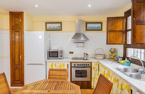 Zafarraya Cottage | Explore Cubo's La Casa de Tita Elvira with Pool Access