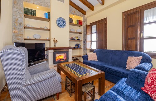 Zafarraya Cottage | Explore Cubo's La Casa de Tita Elvira with Pool Access