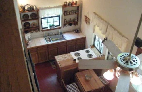 Martindale Cottage | Explore the San Marcos River: Private Access & Spa Awaits