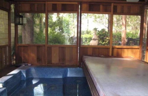 Martindale Cottage | Explore the San Marcos River: Private Access & Spa Awaits