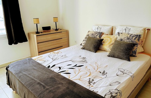 Saint-Denis Apartment | Bright T3 Apartment Near Centre of Saint-Denis