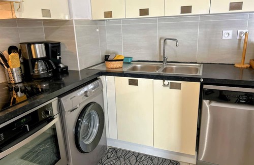 Saint-Denis Apartment | Bright T3 Apartment Near Centre of Saint-Denis