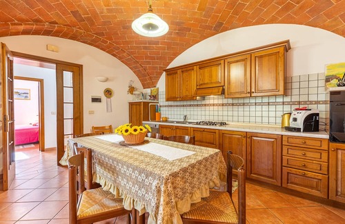 Guazzino Apartment | Cozy Apartment 'Orto Degli Ulivi' with Garden & Wi-Fi
