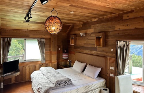 Fuxing District Bed & Breakfast | Family-Friendly Stay at Lalashan B&B in Nature's Embrace