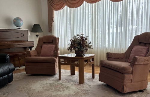 Regina House | Cozy 3 Bedrooms house, family-friendly. Close to UofR, Ring Rd, Sask Polytech.