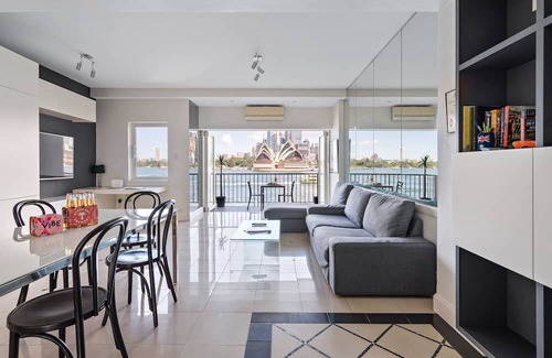 Kirribilli Condo | Experience The Opera View: Waterfront with Spectacular Vistas