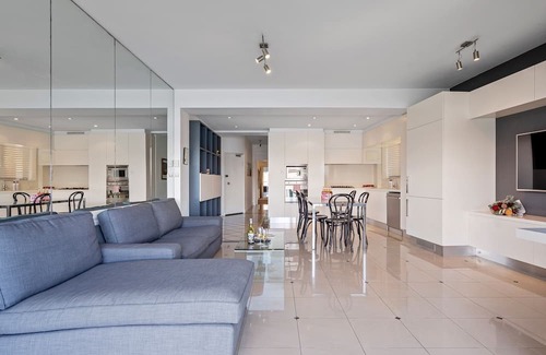 Kirribilli Condo | Experience The Opera View: Waterfront with Spectacular Vistas