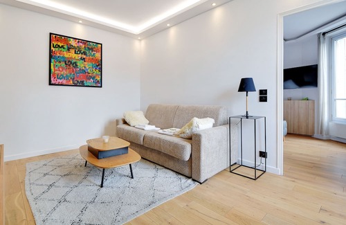 Charenton-le-Pont Apartment | Convenient Apartment 15 Minutes from Paris with Kitchen