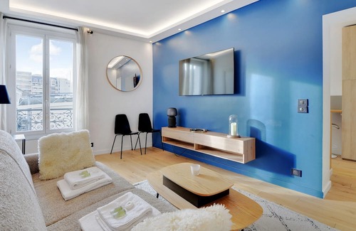 Charenton-le-Pont Apartment | Convenient Apartment 15 Minutes from Paris with Kitchen