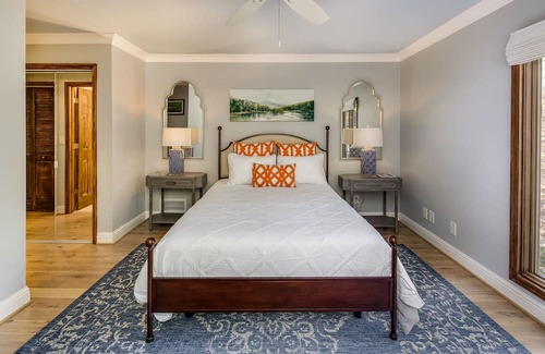 Gainesville Cabin | Exclusive Lake Home Retreat with Spa and Hot Tub Amenities