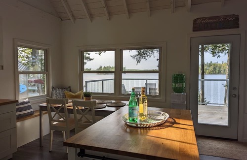Selwyn Cottage | Family-Friendly Magnolia Cottage: Escape to a Lakeside Retreat