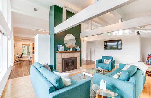 Port Orford House | Serene Port Orford Retreat with Hot Tub and Ocean Views