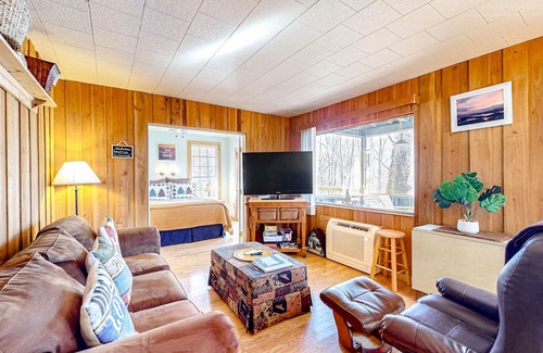 Hayesville Cabin | Pet-Friendly Hillside Cabin with Breathtaking Mountain Views