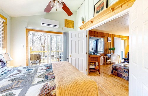 Hayesville Cabin | Pet-Friendly Hillside Cabin with Breathtaking Mountain Views