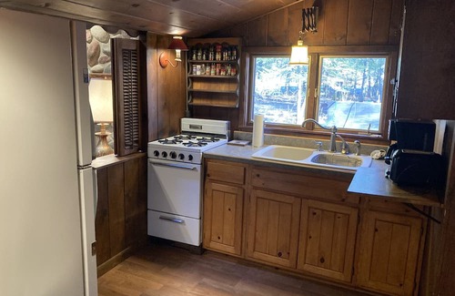 Mancelona Cabin | Discover Green River Lodge: Pet & Child-Friendly Retreat