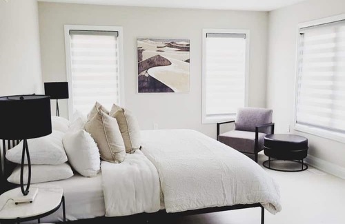 Collingwood House | Exceptional Collingwood Executive Designer Home for Families