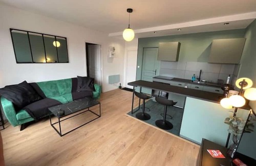Marengo - Jolimont Apartment | Relaxing Retreat Steps from Downtown with Spa Amenities