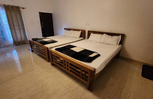 Sakleshpur Hotel | Serene Lotus Lake Retreat: Child-Friendly Getaway Awaits