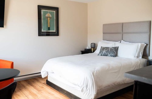 Shelburne House | Beautiful Views and Kitchen Amenities in Shelburne Harbour