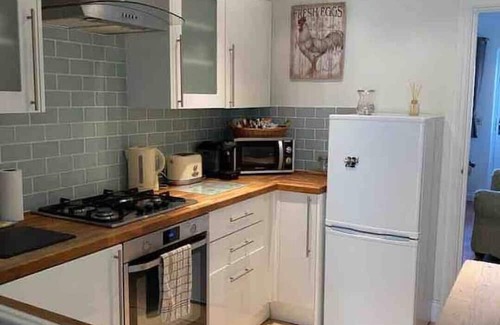 Windsor Cottage | Cozy Buchanan Cottage: Child-Friendly 2 Bed Stay in Triangle