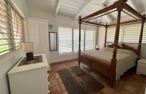 Old Towne House | Relax at Bananaquit by the Beach with Pool and Spa Access