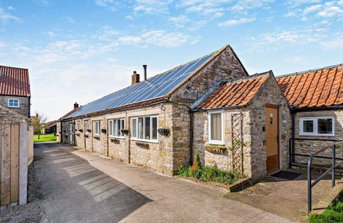 Newton-on-Rawcliffe House | Inviting Magpie Cottage with Pool in North Yorkshire
