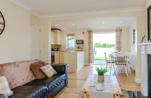 Kirby Misperton House | Cozy Haven with Hot Tub, Near Flamingo Land Attractions