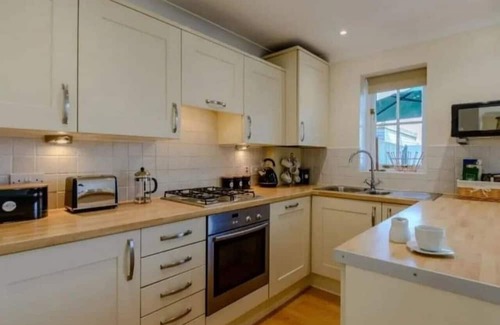 Kirby Misperton House | Cozy Haven with Hot Tub, Near Flamingo Land Attractions