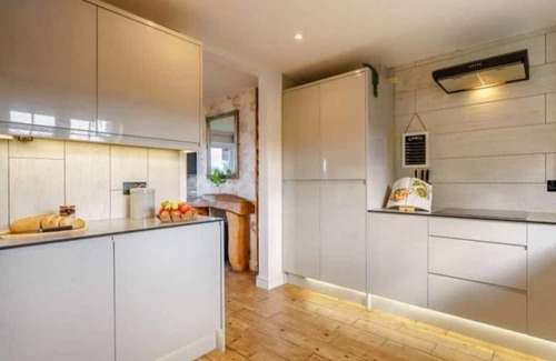 Kirby Misperton House | Pet-Friendly Retreat with Hot Tub Near Flamingo Land