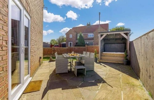 Kirby Misperton House | Pet-Friendly Retreat with Hot Tub Near Flamingo Land