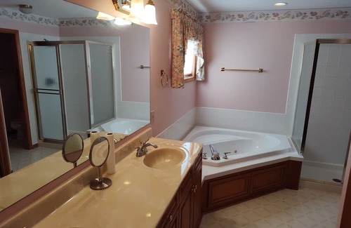 Reynoldsburg House | Ideal Reynoldsburg Ohio Home with Garage and Breakfast Offer