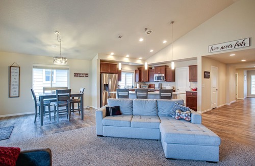 Liberty Lake House | Inviting Liberty Lake Home with Spa & Kitchen, Near Spokane