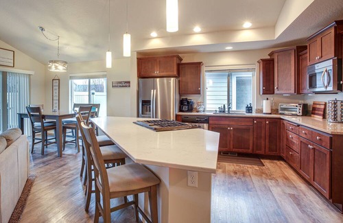 Liberty Lake House | Inviting Liberty Lake Home with Spa & Kitchen, Near Spokane