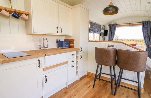 Pontrhydfendigaid Cottage | Pet-Friendly CWT Y GORS with Hot Tub in Pontrhydfendigaid
