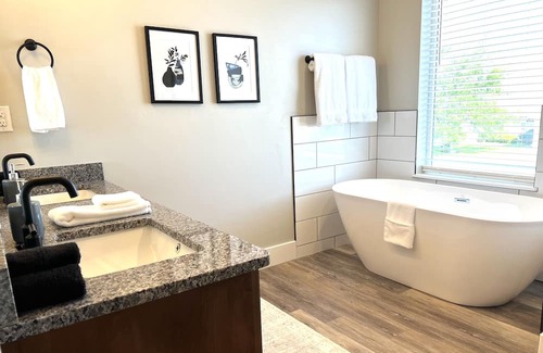 Ammon House | Brand New Ammon 4 Bedroom Townhouse--Clean and Fresh linens, Stocked Kitchen