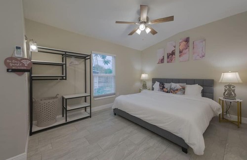 Azalea Park House | Cozy Studio Retreat Near Parks & Downtown Attractions