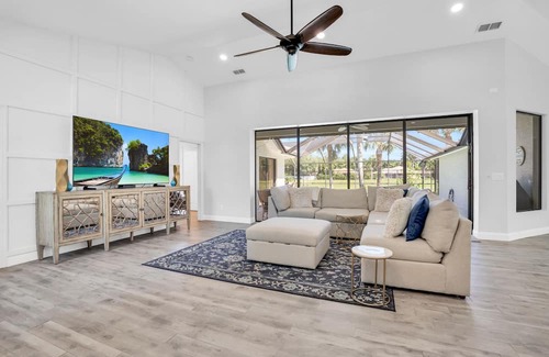 Willoughby Acres House | Discover Naples: Your Gateway to Poolside Relaxation