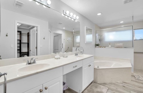 Willoughby Acres House | Discover Naples: Your Gateway to Poolside Relaxation