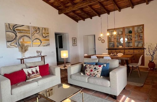 Bonfim Villa | Relax in This Peaceful Retreat with Family-Friendly Amenities