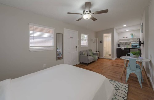 Azalea Park House | Cozy Studio Getaway in the Heart of Orlando
