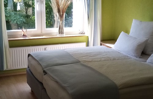 Hehlen Apartment | Relaxing Getaway at Fewo Summertime by the Weser River
