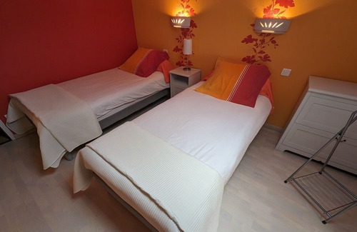 Arbigny-sous-Varennes Bed & Breakfast | Comfortable Guestroom in Arbigny-sous-Varennes for 4