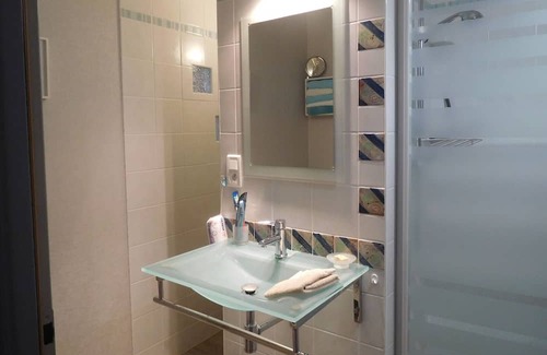 Arbigny-sous-Varennes Bed & Breakfast | Comfortable Guestroom in Arbigny-sous-Varennes for 4