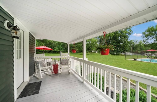 Millrift Cottage | Cozy Romantic Retreat for Two in the Pocono's