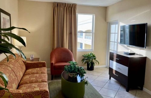 Weston Resort | Weston's Premier Retreat: Golf, Tennis & Spa Amenities