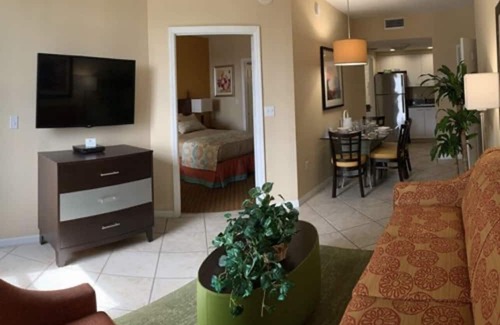Weston Resort | Weston's Premier Retreat: Golf, Tennis & Spa Amenities
