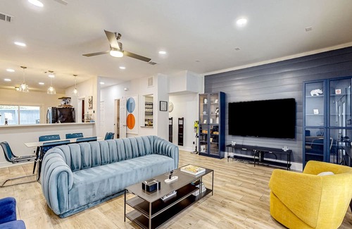 Seven Coves House | Elegant lakefront escape with private balcony, W/D, & gorgeous lake views