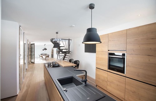 Munzingen Apartment | Spacious Ferienloft with Kitchen, Perfect for Family Getaways