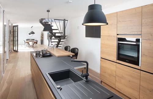 Munzingen Apartment | Spacious Ferienloft with Kitchen, Perfect for Family Getaways