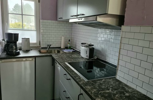 Joachimsthal Apartment | Cozy Bungalow Grün: 2 Bedrooms, Private Terrace & Garden